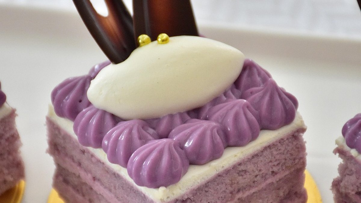 D5. Sticky rice cake with taro